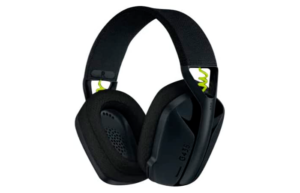 O microfone do Logitech G435 é um dos destaques deste headset gamer. Com tecnologia avançada de cancelamento de ruído, ele é capaz de minimizar os ruídos de fundo e captar apenas a voz do jogador com clareza. Apesar de captar um pouco do ruído ao redor, é uma quantidade muito leve e praticamente imperceptível. Além disso, sua construção foi projetada para garantir uma qualidade de som superior durante as partidas, permitindo que você se comunique com seus colegas de equipe de maneira eficiente e sem interferências. Isso significa que mesmo em ambientes barulhentos, como salas de jogos ou lan houses, você poderá se comunicar com seus amigos com facilidade e clareza.